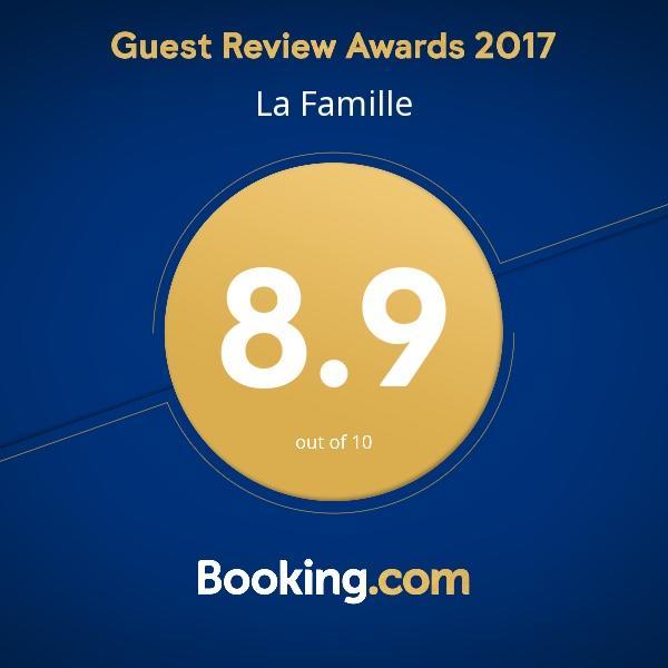 فندق La Famille باغيو المظهر الخارجي الصورة